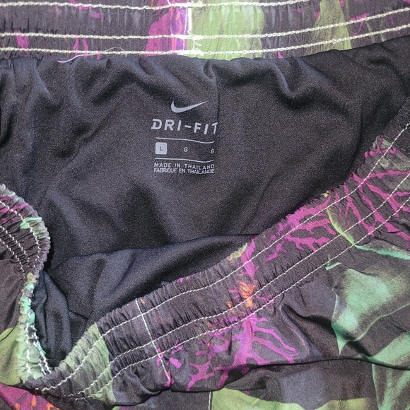 Nike Dri-fit Tempo Tropical Print Girls Shorts L - Picture 2 of 3